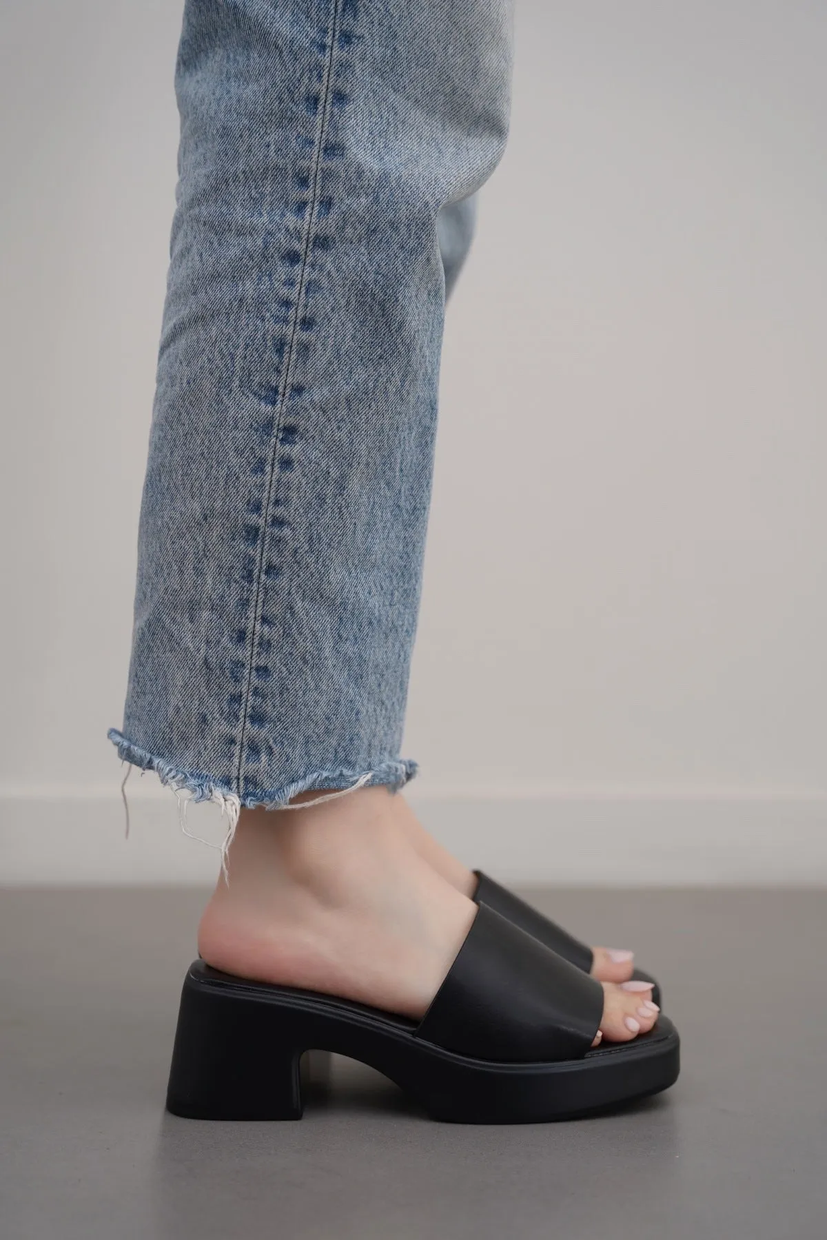 EASY BLOCK HEELS