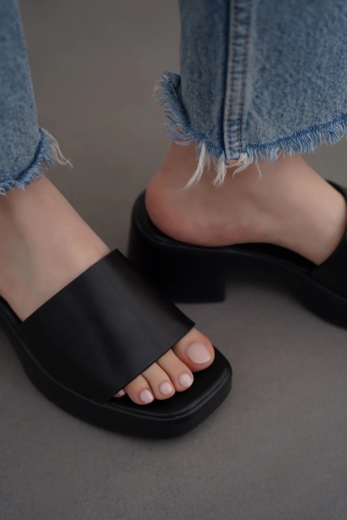EASY BLOCK HEELS