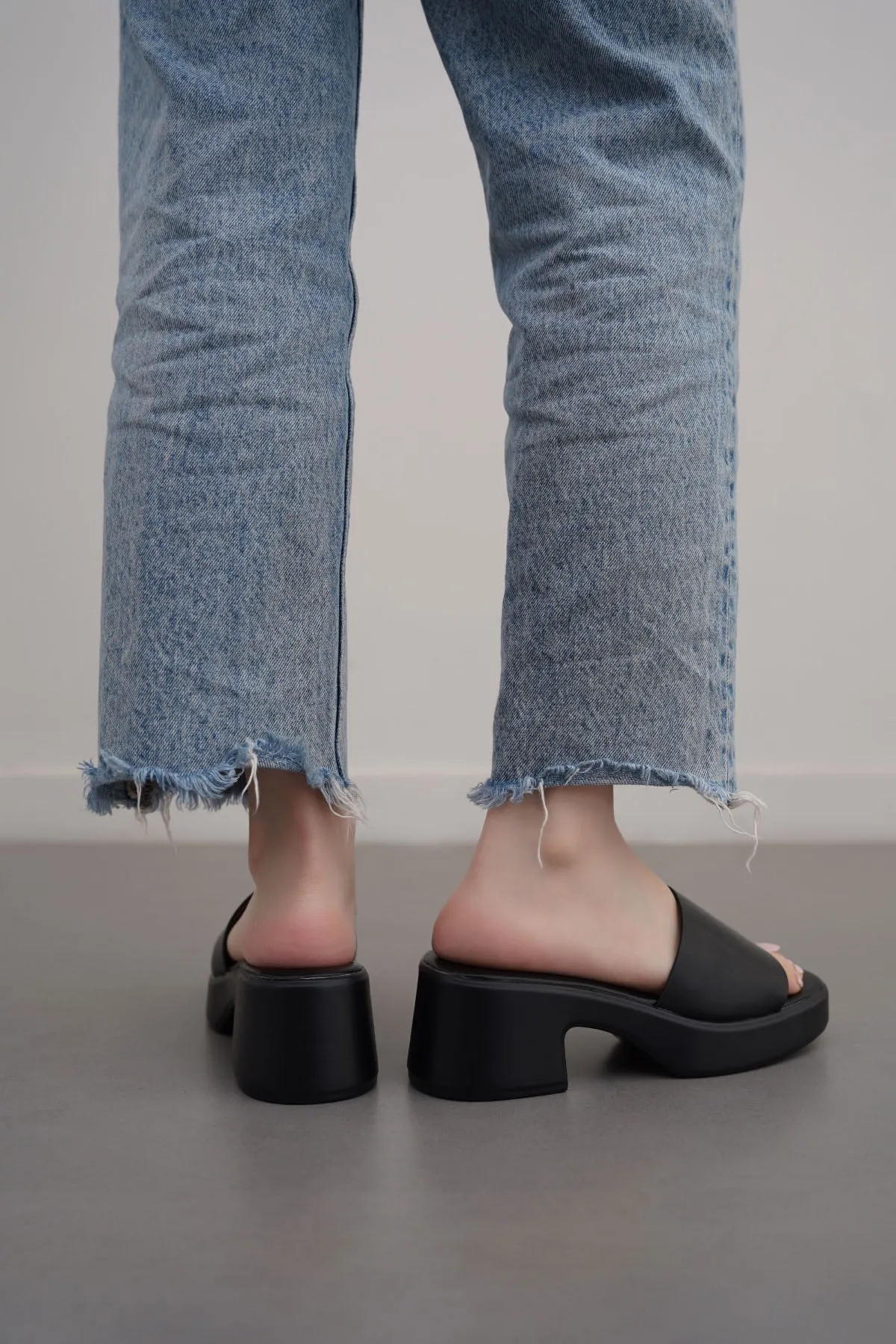 EASY BLOCK HEELS