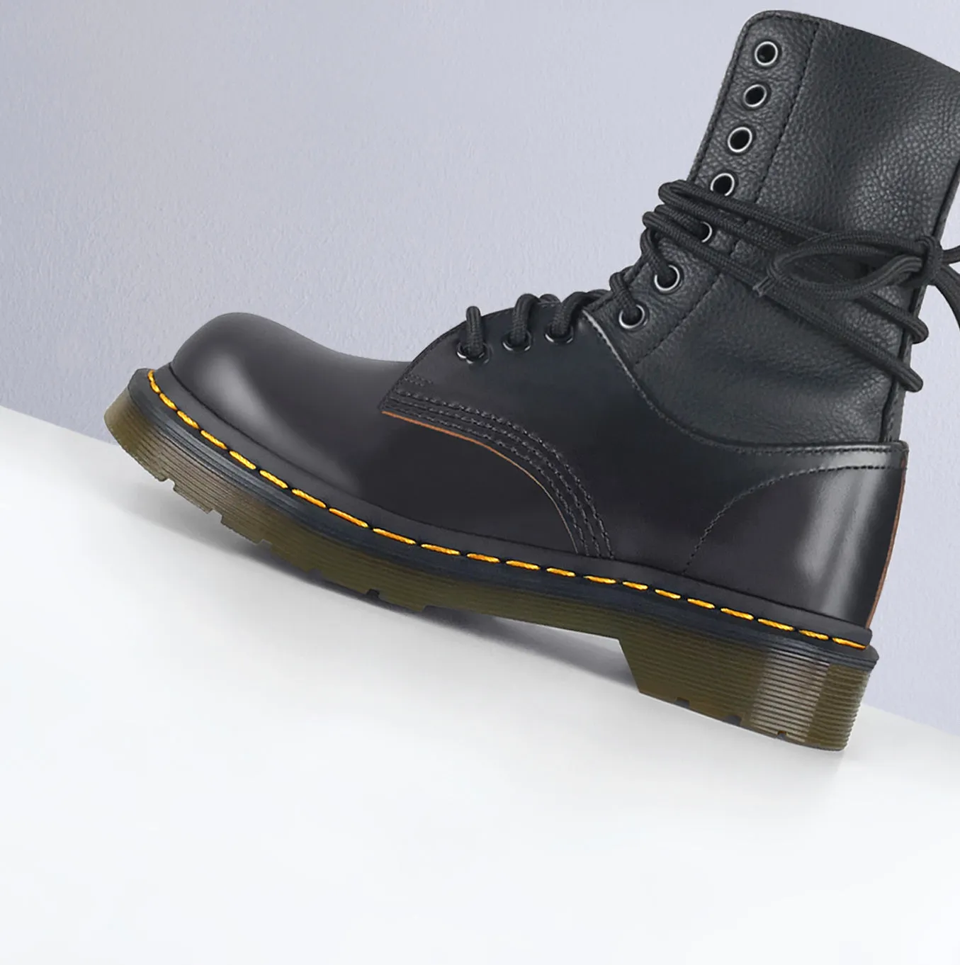 MM6 DR. MARTENS BOOT