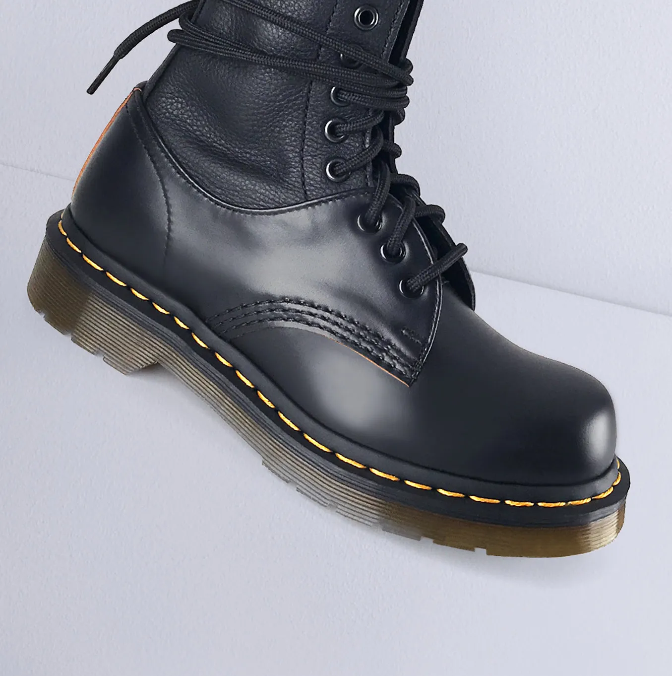 MM6 DR. MARTENS BOOT