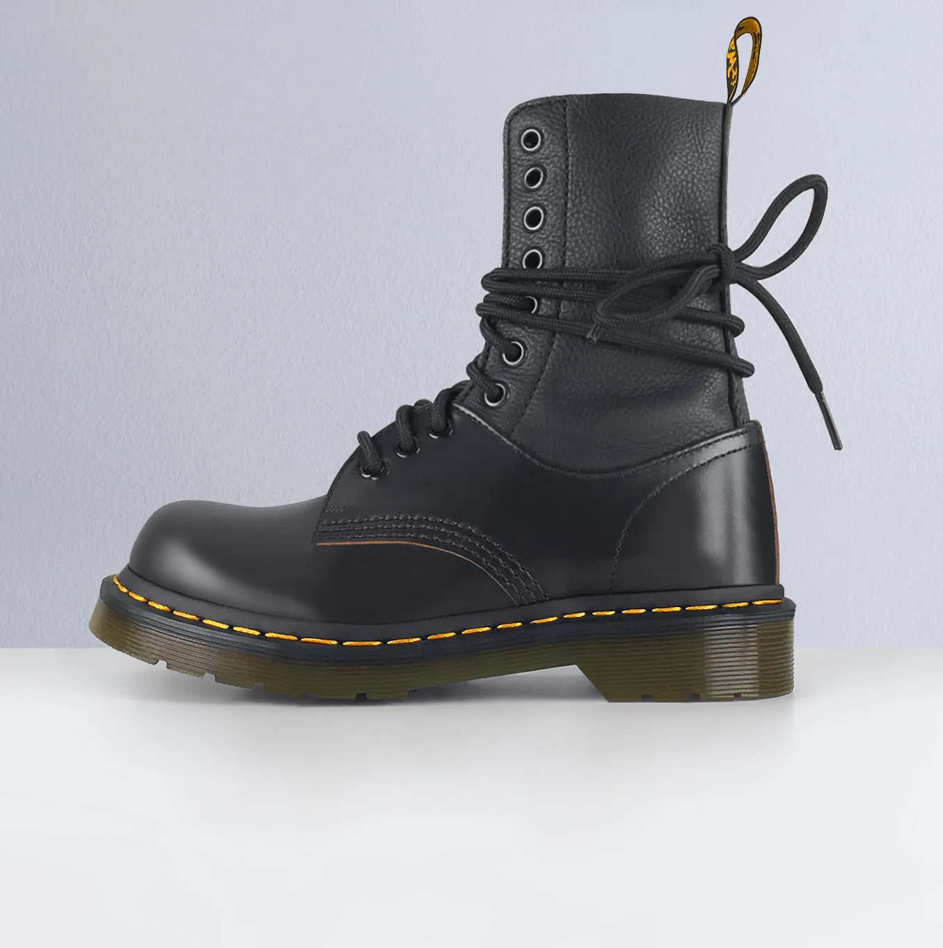 MM6 DR. MARTENS BOOT