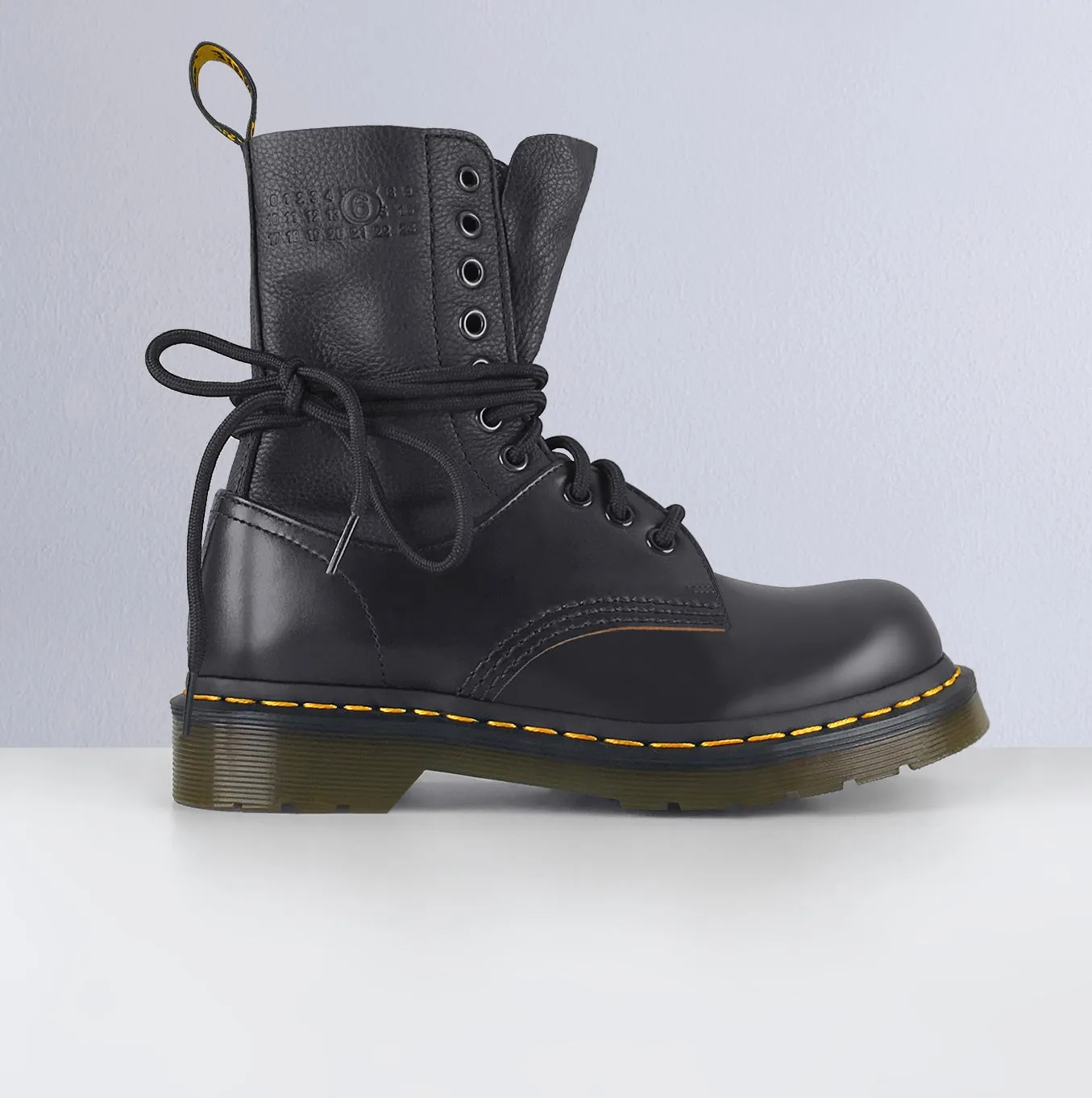 MM6 DR. MARTENS BOOT